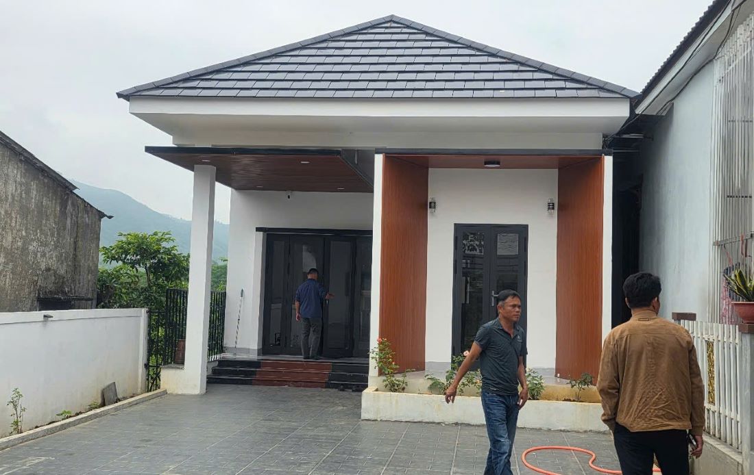 Ngôi nhà khang trang được xây dựng từ sự hỗ trợ của Biên phòng Quảng Trị và cán bộ chiến sĩ Đồn Biên phòng Hải An, gia đình của Thiếu tá Quỳnh. Ảnh: H.Nguyên