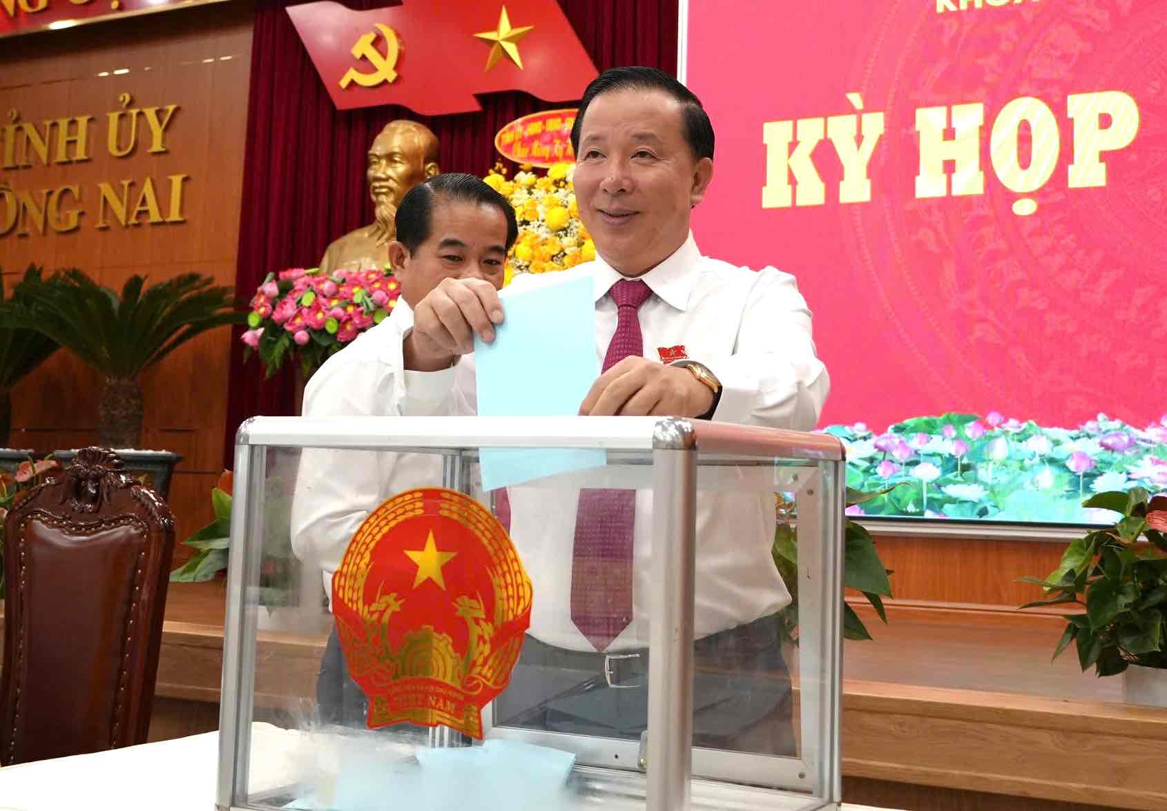 Mr. Nguyen Van Ut re-elected Chairman of Dong Nai Provincial People's Committee. Photo: HAC
