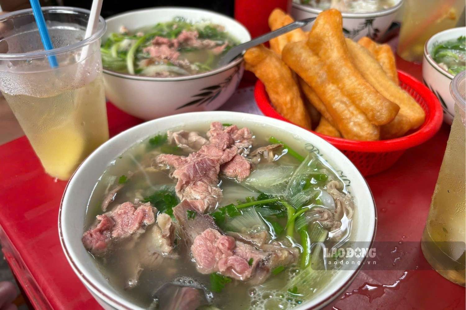 Quán phở Michelin ở Hà Nội tuổi đời hơn 30 năm, bán phở lõi bò đắt đỏ. 