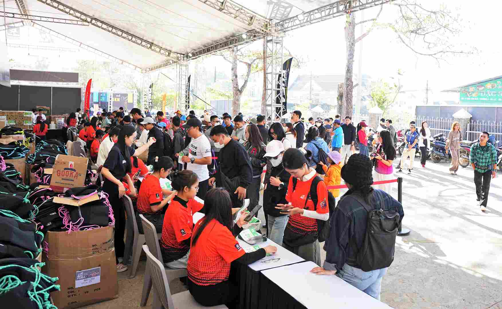 Đông đảo vận động viên có mặt đăng ký thi đấu tại giải. Ảnh: Ban tổ chức 