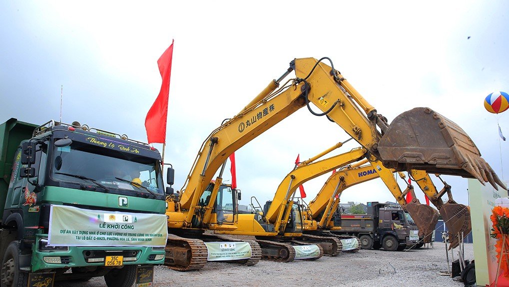 Các thiết bị máy móc sẵn sàng thi công dự án. Ảnh: Diệu Anh