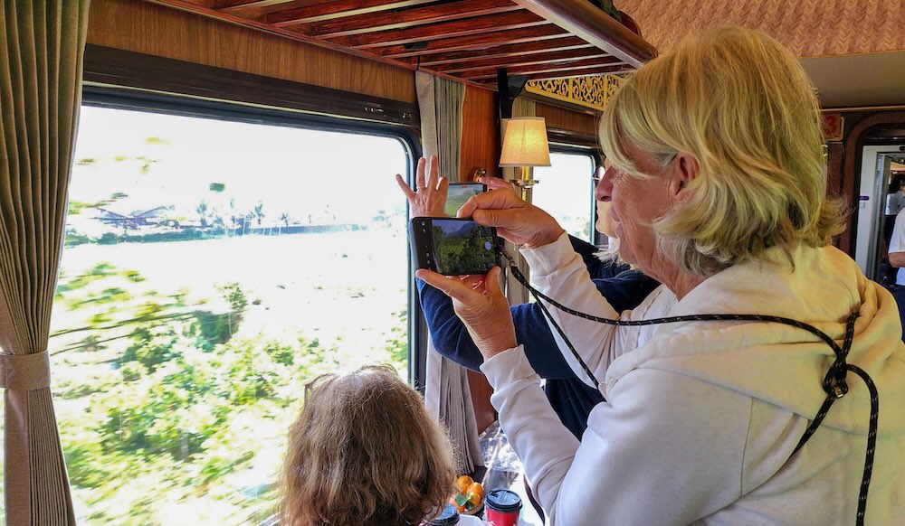 Sản phẩm này từng được vinh danh trong Top 9 sản phẩm du lịch ấn tượng Huế năm 2024, đồng thời được nhiều tạp chí nước ngoài đánh giá cao khi đi qua cung đường sắt đèo Hải Vân – một trong những tuyến đẹp nhất thế giới. 