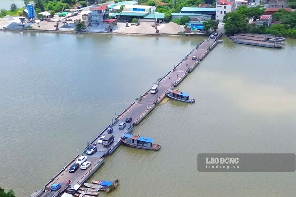Ninh Cuong pontoon bridge, Ninh Binh province. Photo: Luong Ha