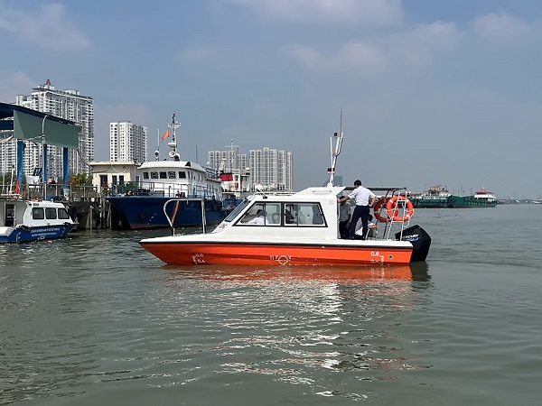Gasoline and oil prices increase, many units reduce maritime pilotage prices. Photo: Southern Maritime Pilot Co., Ltd