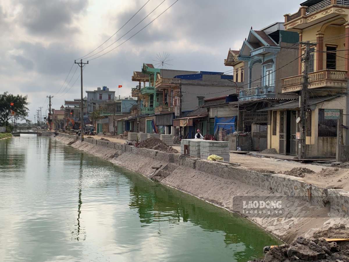 Los canales y zanjas de la aldea artesanal de Binh Yen están dragados y construidos sólidamente. Foto: Luong Ha