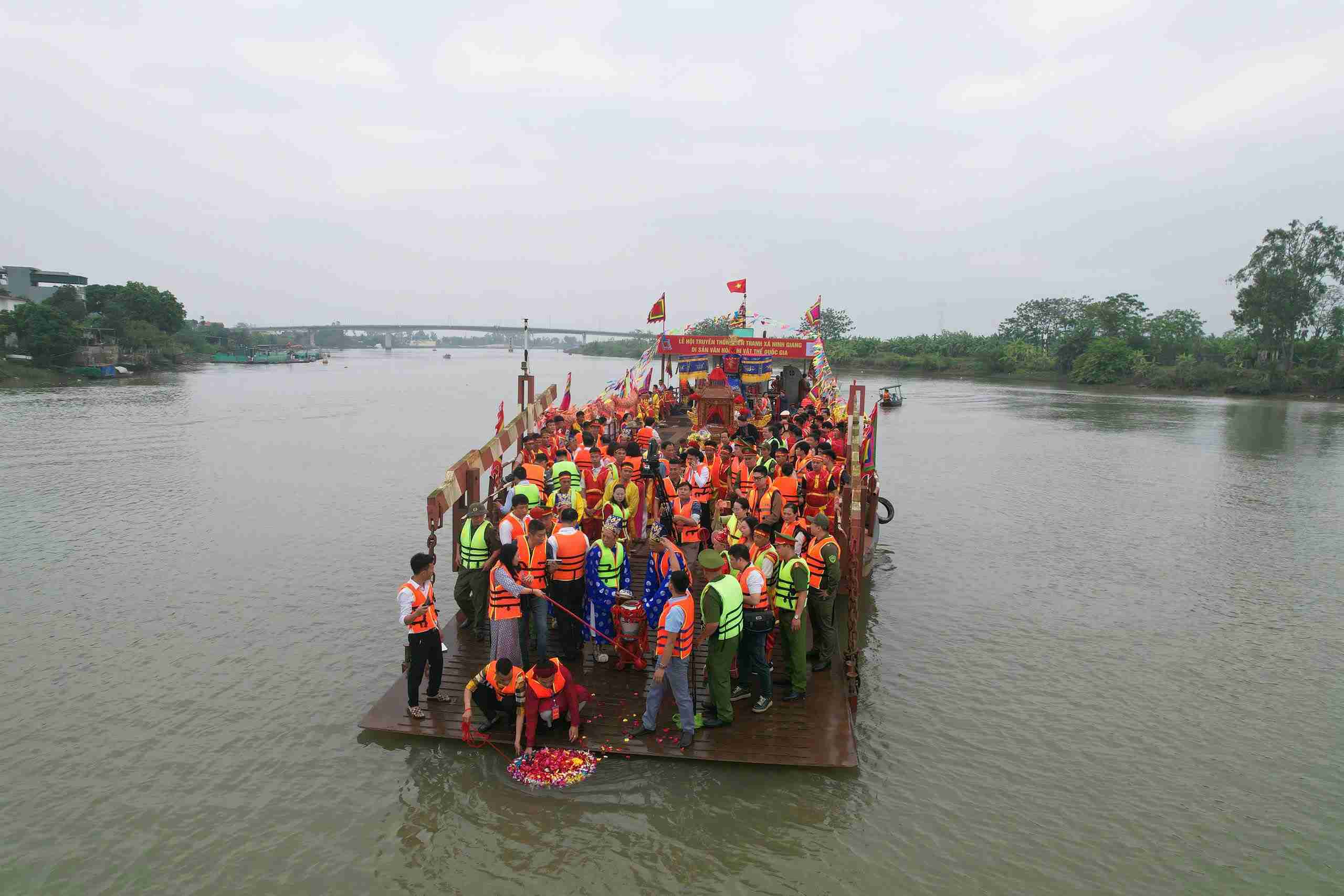Nghi thức rước nước góp phần tái hiện sinh hoạt tín ngưỡng đặc trưng của vùng quê Bắc Bộ. Ảnh: Anh Dương
