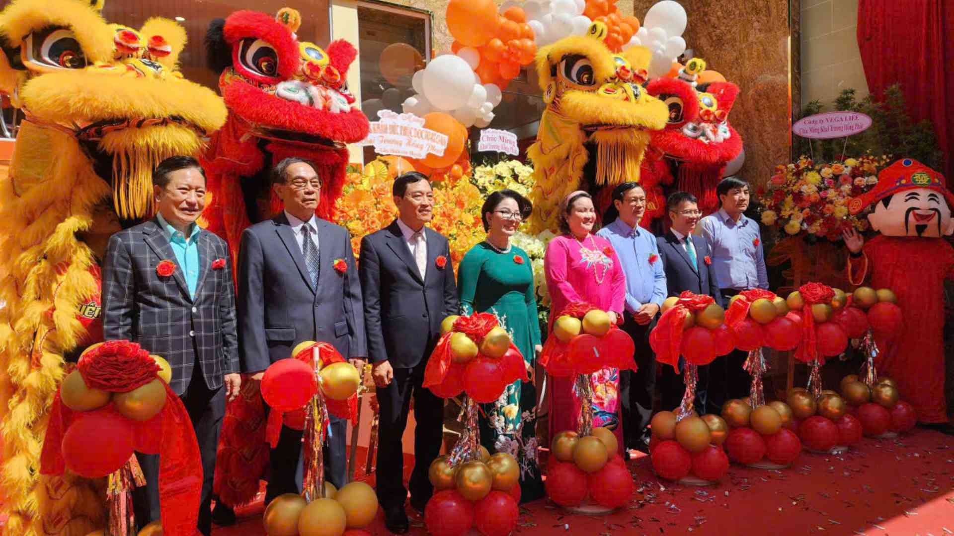 Ms. Pham Thi Kim Loan - Chairwoman, founder of the DOCTORLOAN Health Technology Ecosystem announcement system at the opening ceremony of the Technology Center building. Photo: DVCC