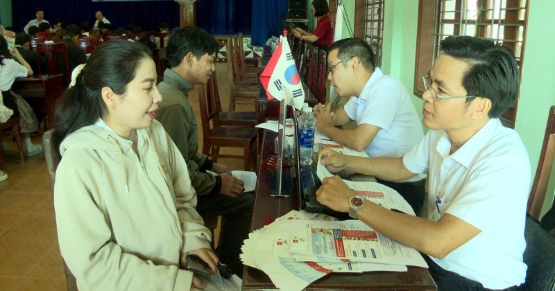 Công nhân miền núi Đà Nẵng lo mất cơ hội đổi đời vì dừng vốn ưu đãi