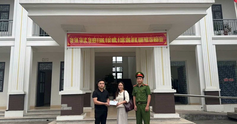 Công an xã hỗ trợ dân nhận lại 499 triệu đồng chuyển nhầm