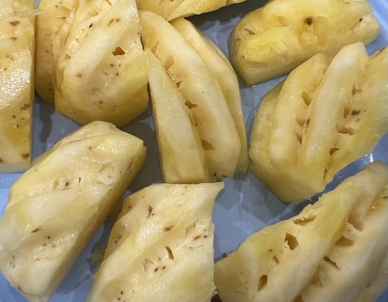 Should high uric acid eat pineapple is a question for many people. Photo: Kieu Vu