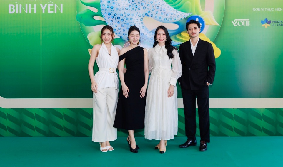 Misses, runners-up, and male kings respond to the contest. Photo: Organizing Committee