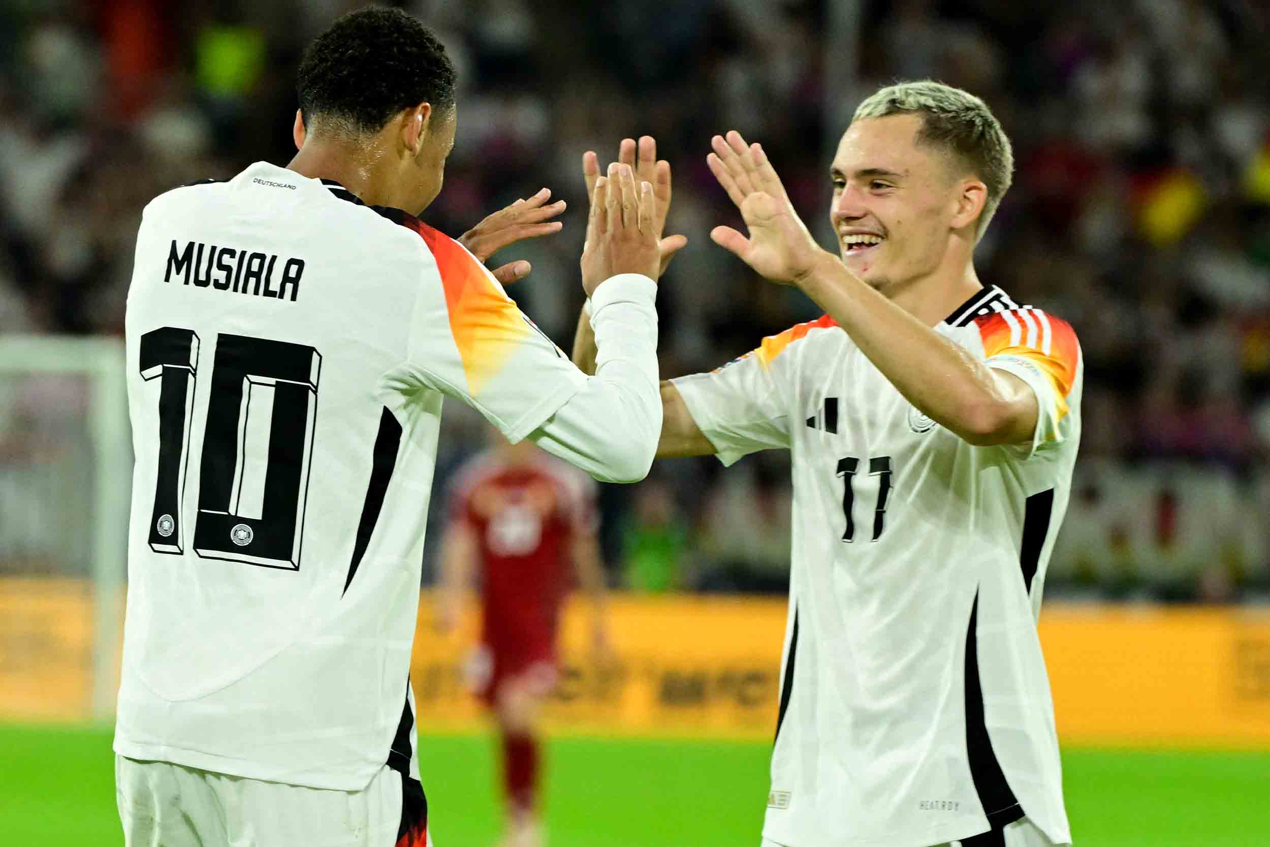 Florian Wirtz từng chơi rất nổi bật tại EURO 2024 với Jamal Musiala. Ảnh: AFP