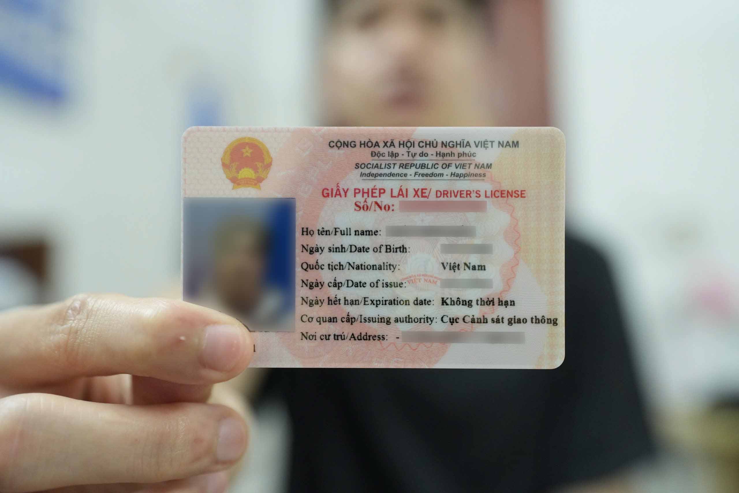 Giấy phép lái xe mẫu mới do Cục Cảnh sát giao thông (Bộ Công an) cấp. Ảnh: Sóng Hữu 