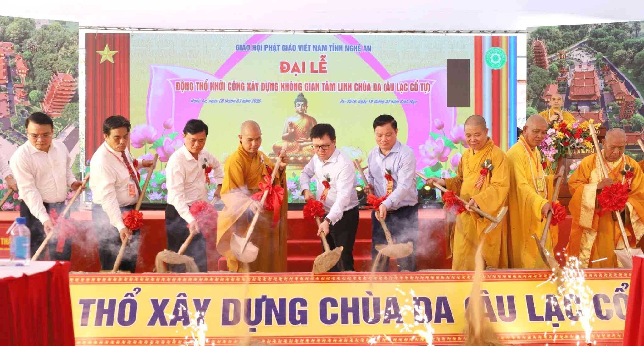 Delegates hold the groundbreaking ceremony for the spiritual space of Da Pagoda (Au Lac Co Tu). Photo: Mai Ngan