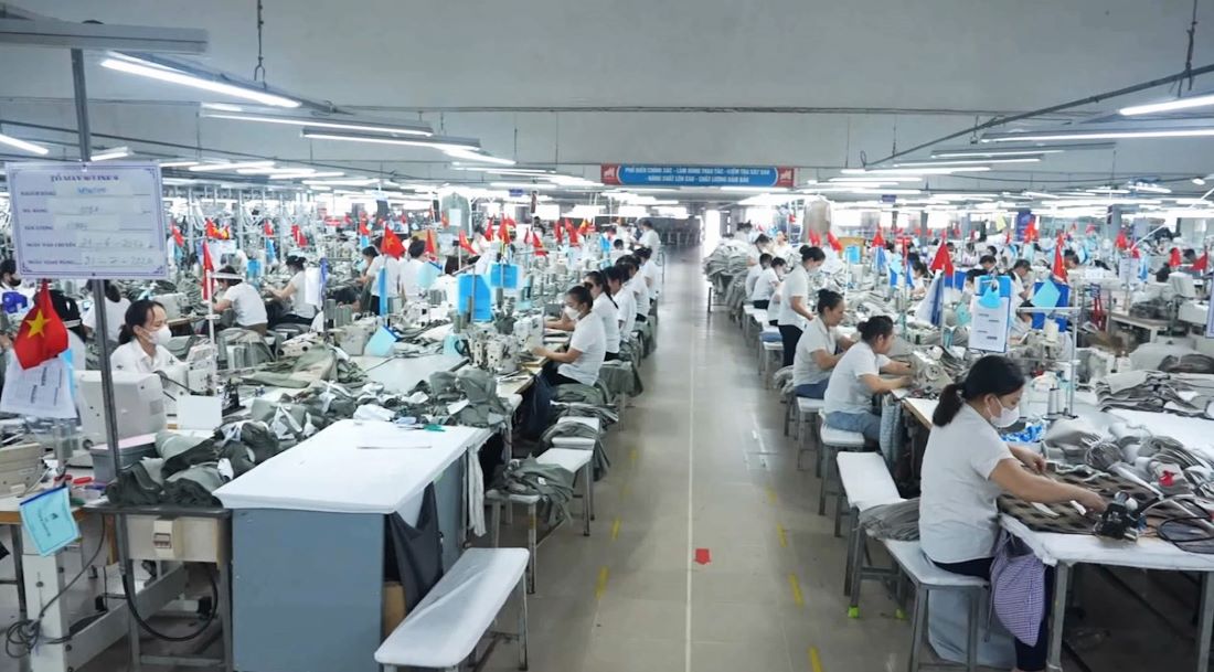 Amidst the context of the textile and garment industry facing many difficulties, Ha Quang Garment Enterprise still maintains its market and maintains stable production. Photo: Thanh Trung