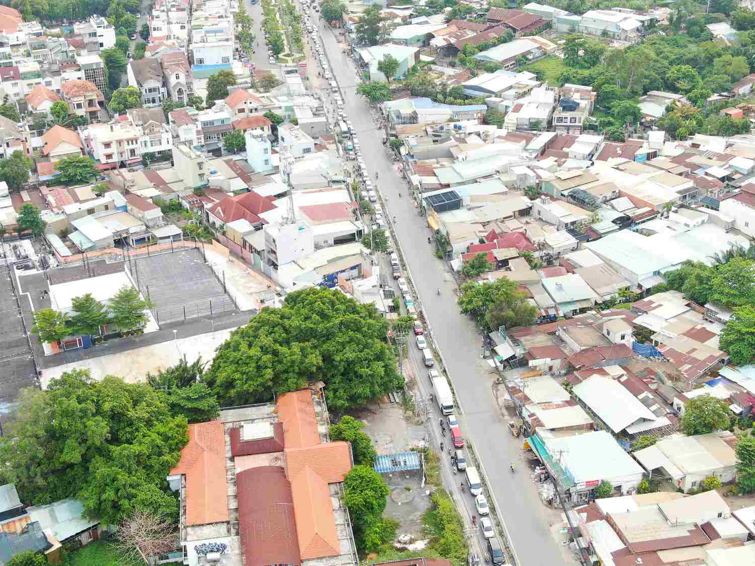 Đường Lương Định Của mở rộng 11 năm chưa xong. Ảnh: Minh Quân