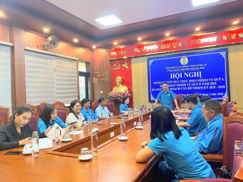 호앙마이동 노동조합은 최근 1분기 결과 평가 및 2026년 2분기 과제 시행 회의를 개최했습니다. 사진: 응에안 노동조합
