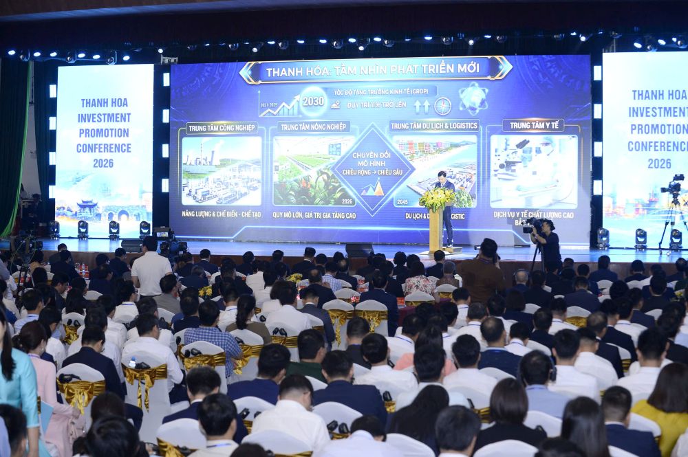 Hội nghị xúc tiến đầu tư năm 2026 tại Thanh Hóa với sự tham dự của khoảng 800 đại biểu trong nước và quốc tế. Ảnh: Quách Du
