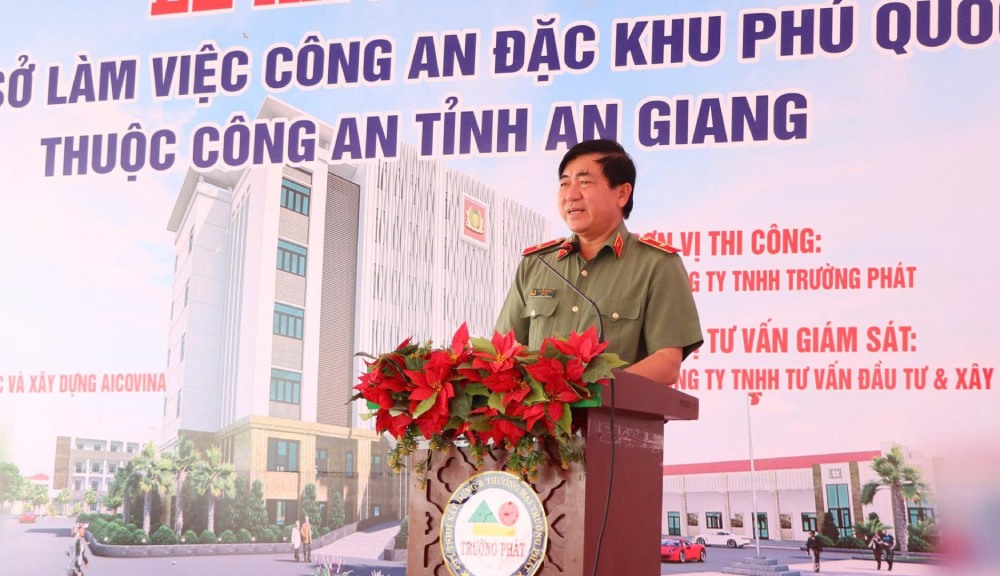 Thiếu tướng Nguyễn Văn Hận – Giám đốc Công an tỉnh An Giang phát biểu tại buổi lễ. Ảnh: Tiến Dũng
