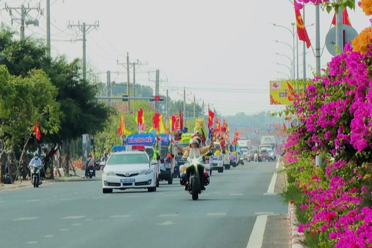 Parade to promote Dinh Co Festival - national intangible cultural heritage. Photo: Nguyen Tuyen