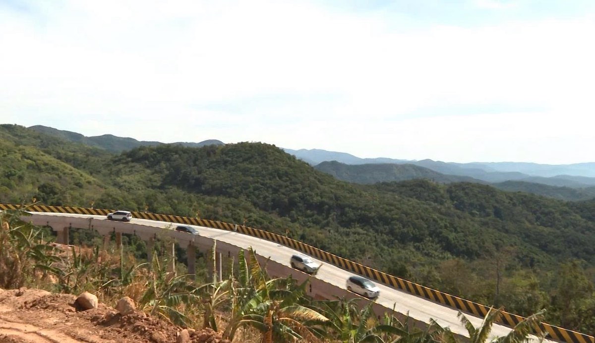 Một cầu cạn trên tuyến. Ảnh: Duy Tuấn 