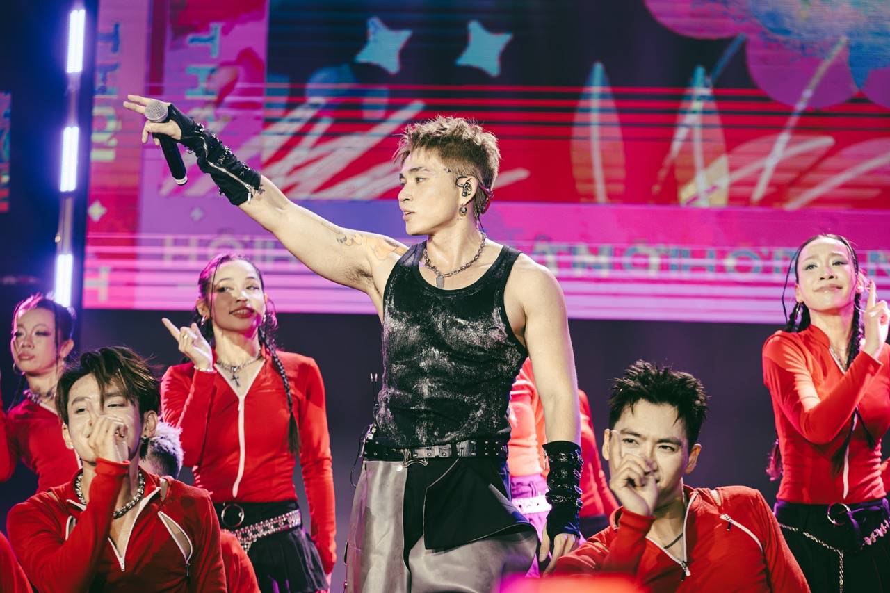 Singer Jun Pham. Photo: Artist provided.