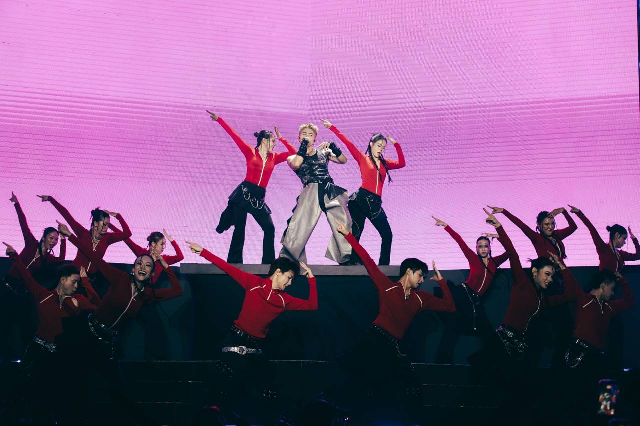 Jun Phạm trình diễn. Ảnh: Ban tổc chức.