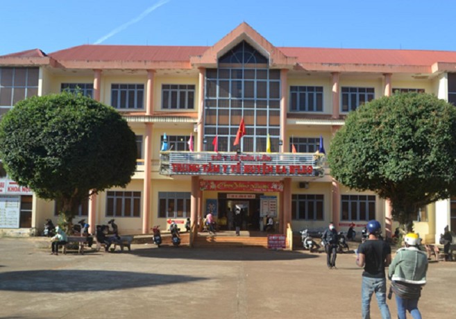 Los pacientes hospitalizados en el Centro Médico Ea H'leo sospechosos de intoxicación alimentaria aún no han sido dados de alta. Foto: Hoai Nam
