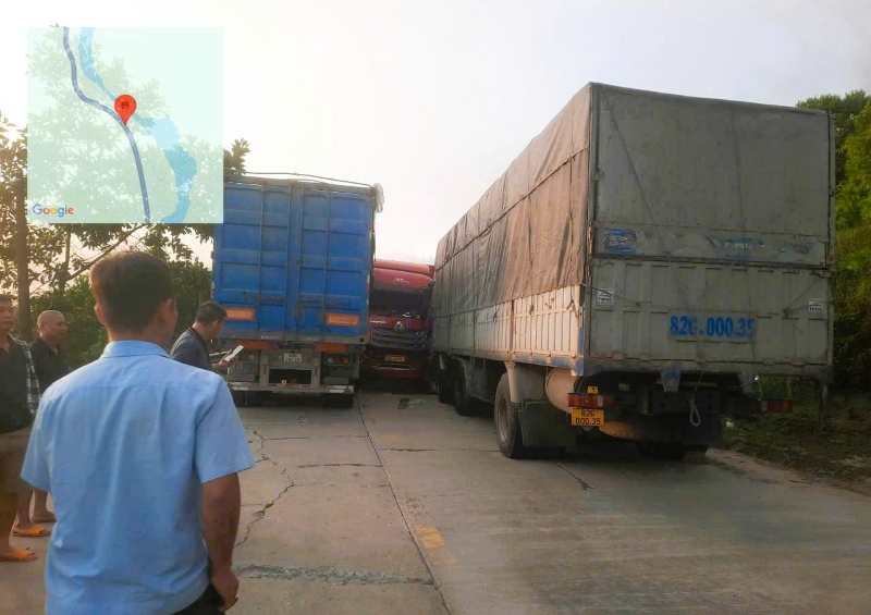 Hiện trường vụ tai nạn liên hoàn trên đường Hồ Chí Minh, đoạn qua