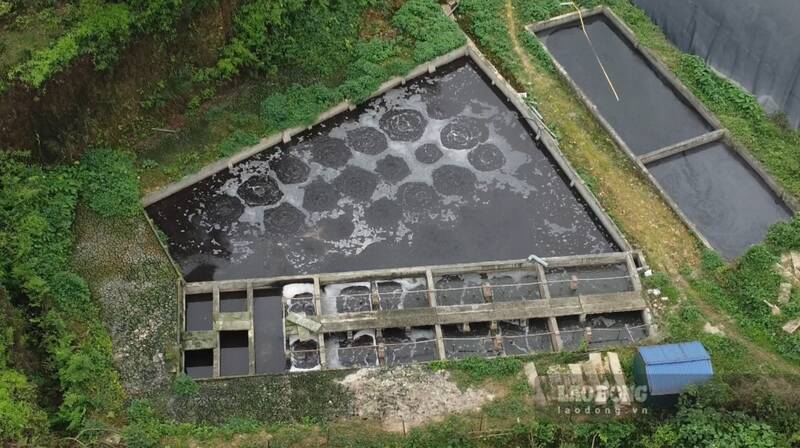 Các bể chứa thải được người dân phản ánh gây ô nhiễm môi trường. Ảnh: Nhóm Pv