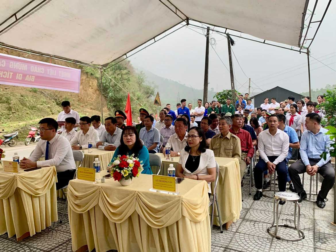 Đông đảo đại biểu và nhân dân tham dự lễ khánh thành tại xã Chấn Thịnh. Ảnh: Bản tin xã Chấn Thịnh