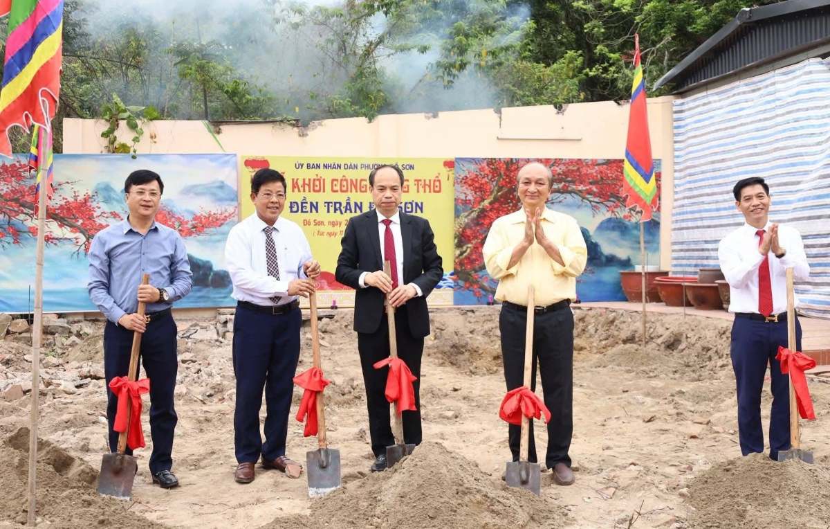Delegates attend the groundbreaking ceremony for the restoration of the Tran Temple historical relic. Photo: Do Son Ward