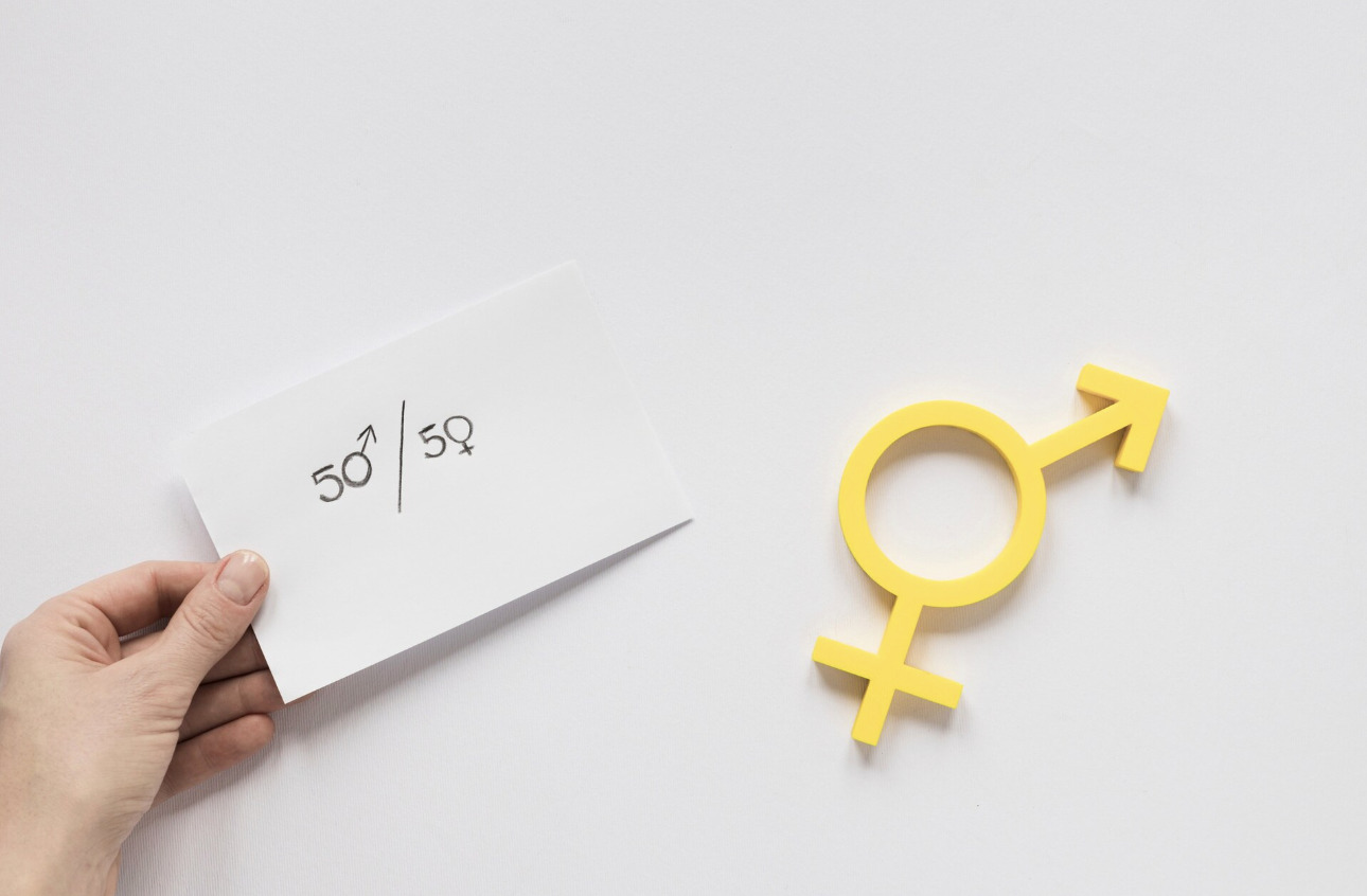 Passing the age of 50, many women notice that men of their age become more cautious. Photo: Thuy Duong