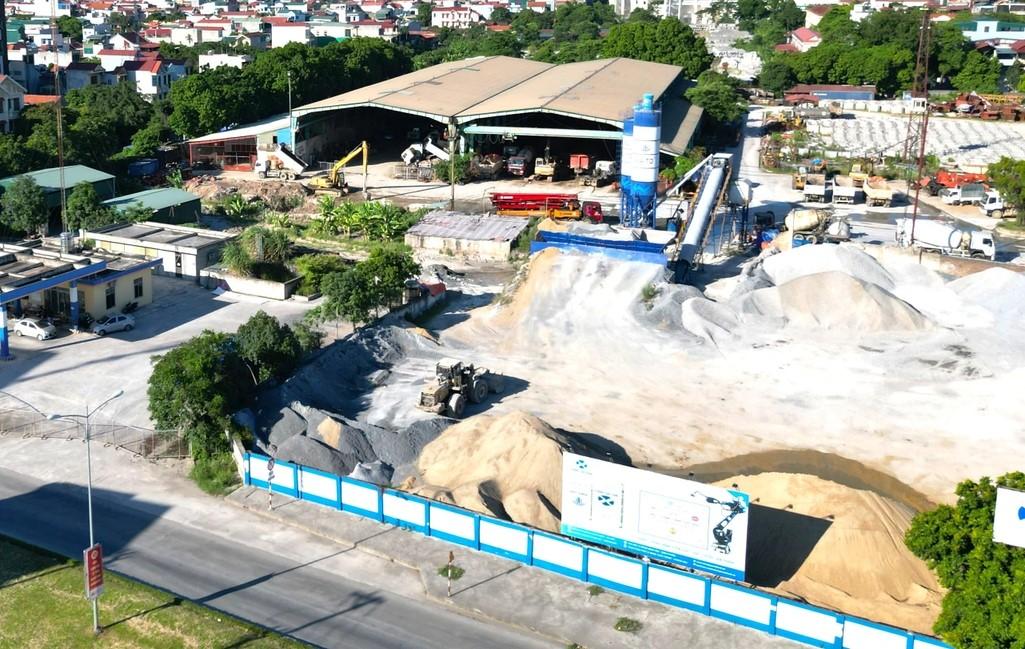 Trạm trộn bêtông của Tập đoàn Xuân Thành tại phường Hoa Lư. Ảnh: Diệu Anh