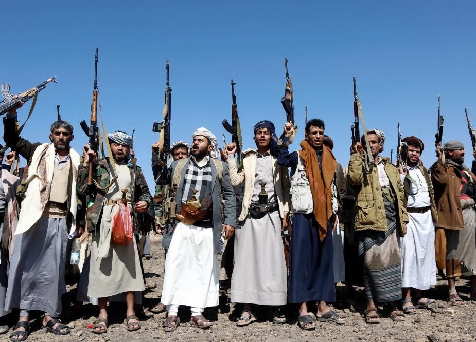 Các tay súng và người ủng hộ Houthi tham gia cuộc tuần hành vũ trang phản đối Israel tại thủ đô Sanaa (Yemen), ngày 3.11.2025. Ảnh: Xinhua