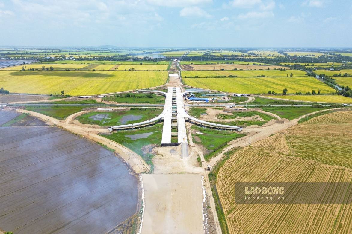 Chau Doc - Can Tho - Soc Trang expressway project (phase 1) section passing through Can Tho Photo: Ta Quang
