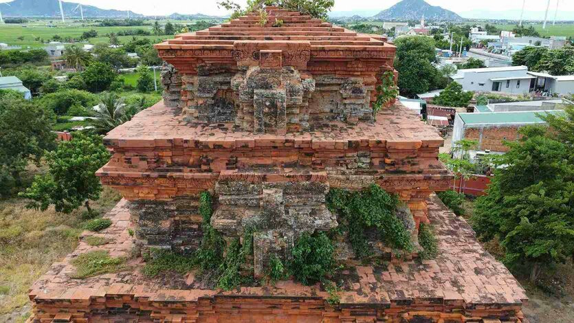 Các nhà khoa học đến nay đã phát hiện hơn 400 hiện vật tại khu di tích. Ảnh: Hữu Long
