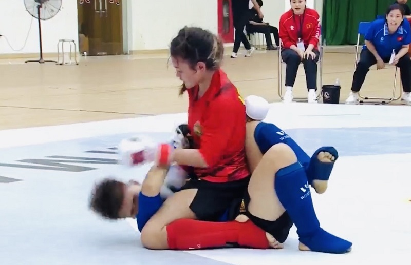 El atleta compitió en el torneo nacional de clubes de MMA de 2026 en Bac Ninh. Foto de : Hoai Viet