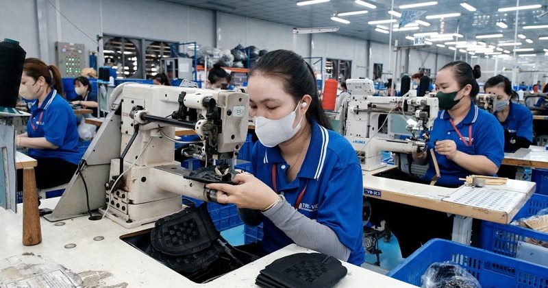 Tuyển dụng ngành may mặc Việt Nam tăng mạnh