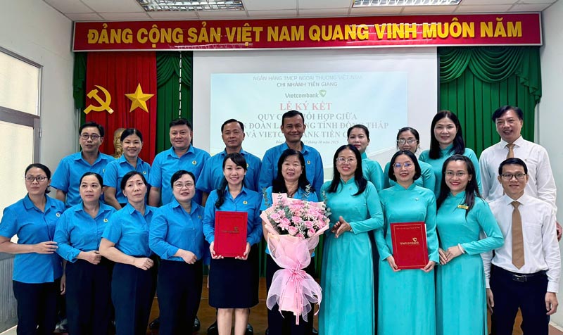 La Federación Laboral de la provincia de Dong Thap implementa la firma de regulaciones de coordinación en el programa de Bienestar de los miembros del sindicato. Foto: Federación Laboral de la provincia de Dong Thap