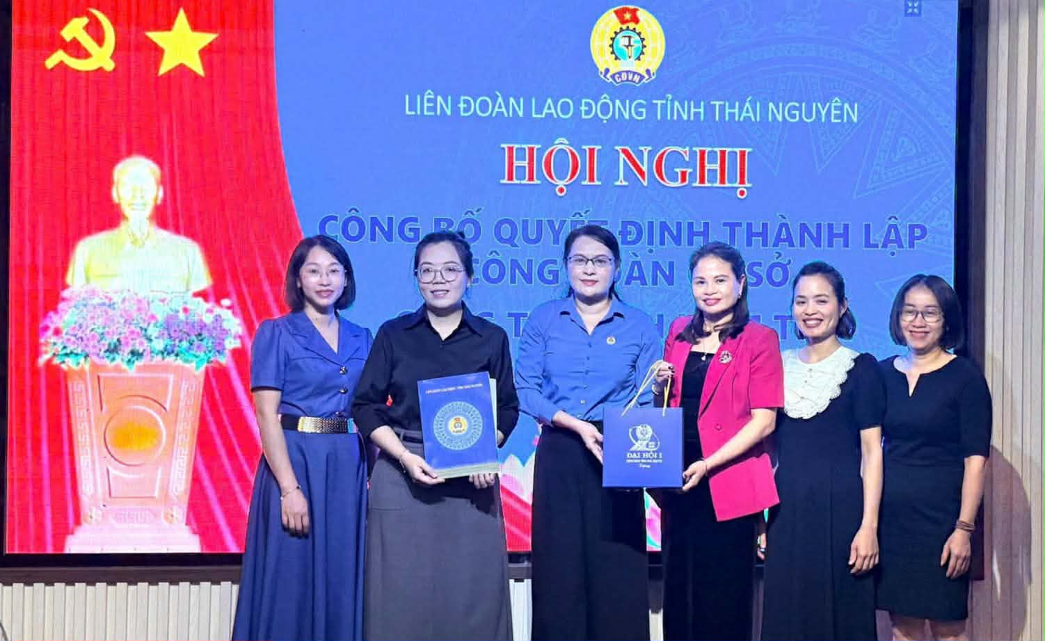 Decision to establish the grassroots Trade Union of Nam Tien Co., Ltd. Photo: Thai Nguyen Trade Union
