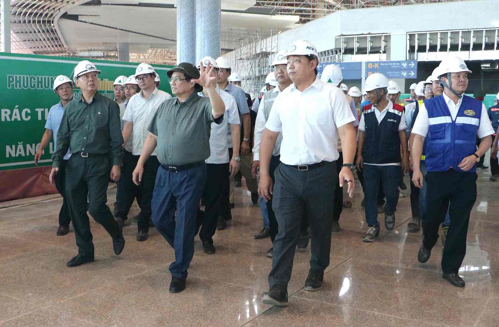 Thủ tướng Chính phủ Phạm Minh Chính kiểm tra dự án sân bay Long Thành. Ảnh: HAC