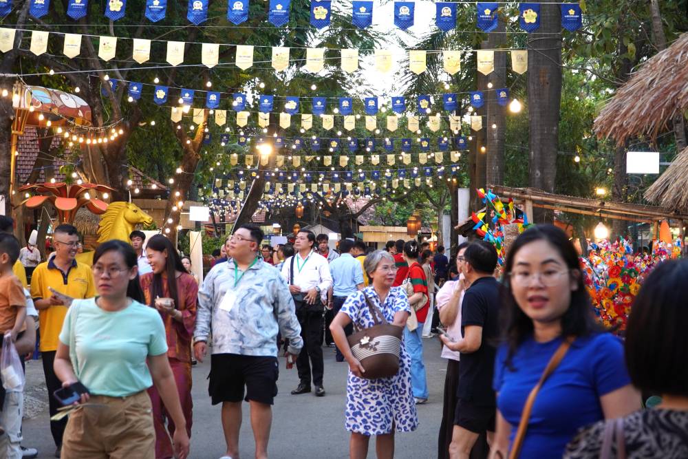 3-region culinary festival in Ho Chi Minh City attracts a large number of tourists on the weekend