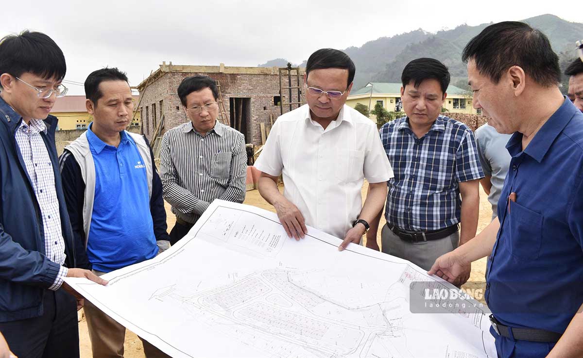 Lãnh đạo UBND tỉnh Tuyên Quang yêu cầu đẩy nhanh tiến độ dự án, bàn giao đất TĐC để người dân ổn định cuộc sống.