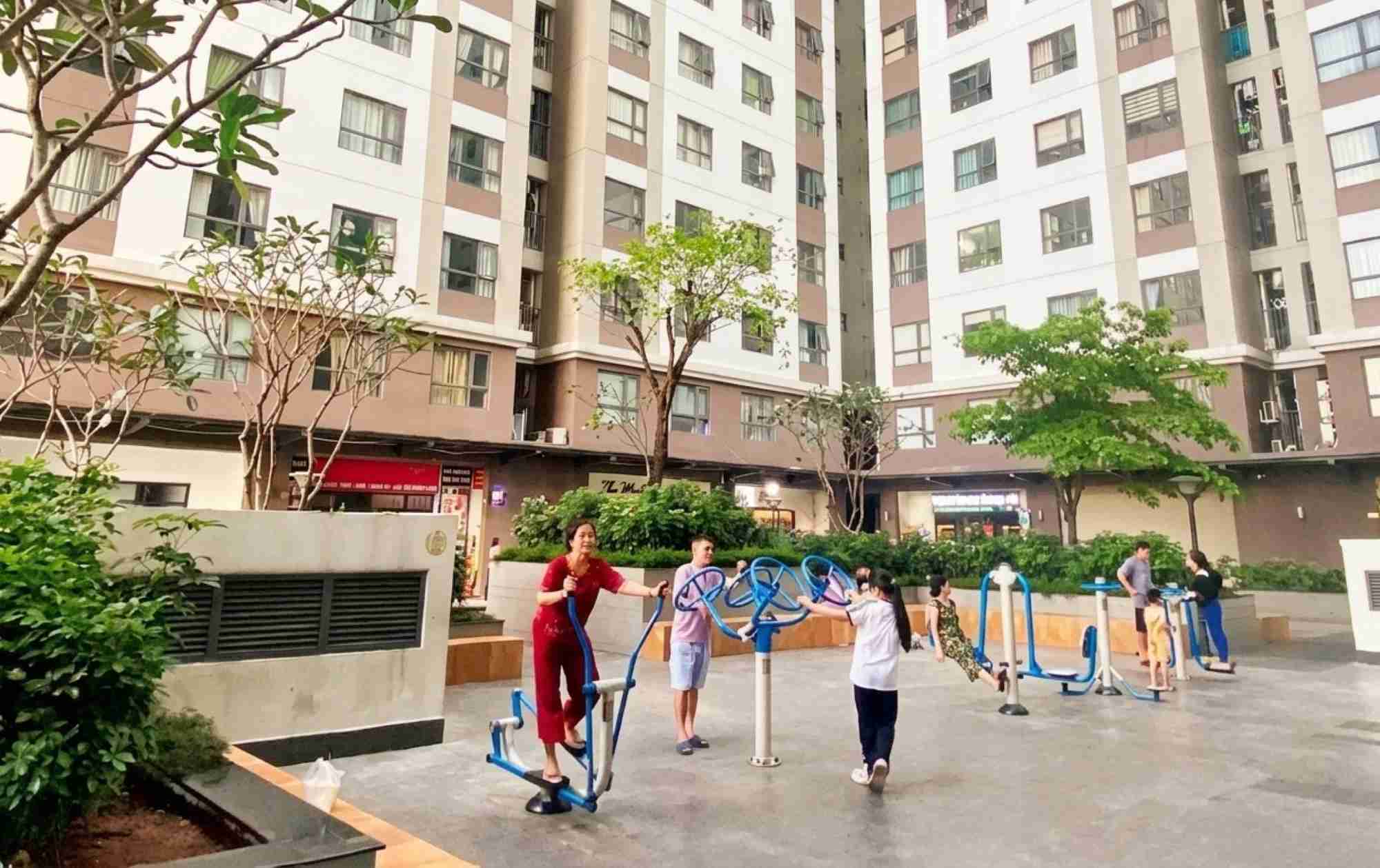 Many households in the North bank of Doi canal project have moved to resettle at Green River apartment building (Pham The Hien street, Binh Dong ward). Photo: Son Ha