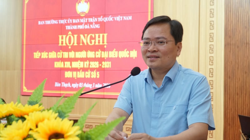 Mr. Nguyen Anh Tuan, Nguyen Anh Tuan - Member of the Party Central Committee; Deputy Head of the Central Policy and Strategy Committee; National Assembly Deputy, Chairman of the Youth National Assembly Delegation of the XV term; Member of the Central Theoretical Council, Secretary of the Party Committee of the Vietnam General Confederation of Labor, speaking at the voter contact conference. Photo: Hoang Bin