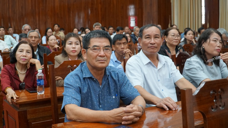 Không khí sôi nổi tại buổi tiếp xúc cử tri vận động tranh cử ở phường Bàn Thạch, Đà Nẵng. Ảnh: Hoàng Bin