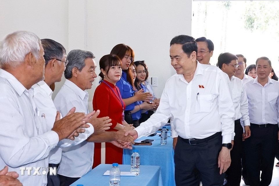 National Assembly Chairman Tran Thanh Man visits voters in An Nhon Tay commune (HCMC). Photo: VNA