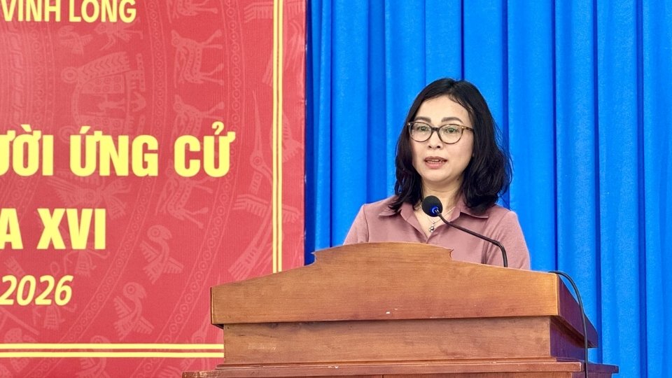 Các ứng cử viên đơn vị bầu cử số 3 trình bày chương trình hành động tại hội nghị tiếp xúc cử tri phục vụ bầu cử đại biểu Quốc hội Việt Nam khóa XVI. Ảnh: Hoàng Lộc 