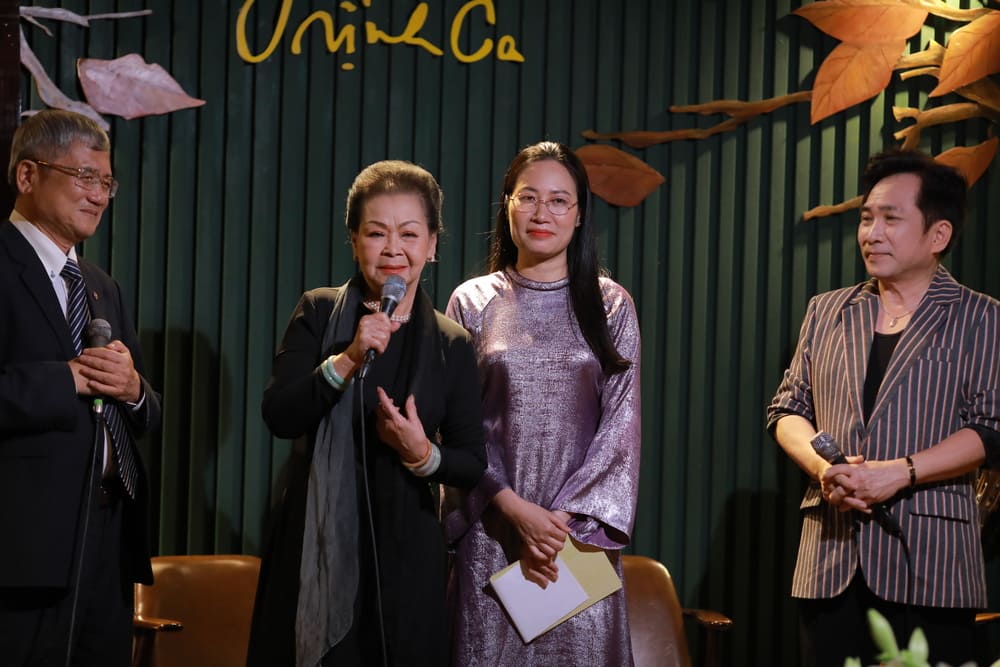 Singer Khanh Ly at the book launch in Hanoi. Photo: Luong Duy Tien
